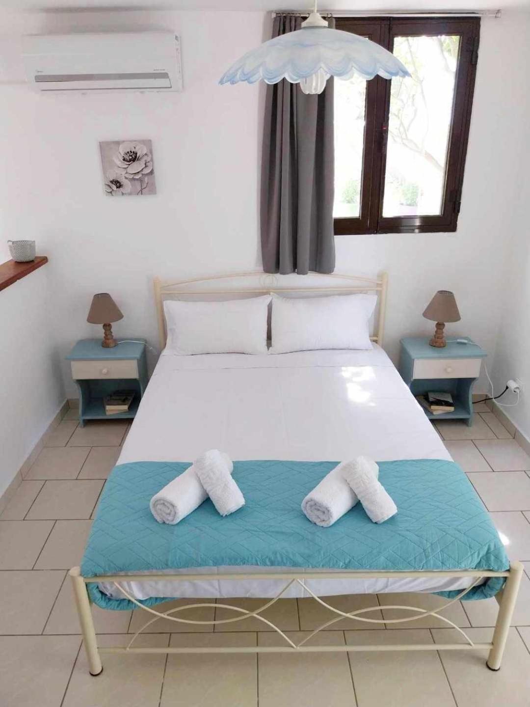 Daphnes Apartments Ratzaklíon Esterno foto